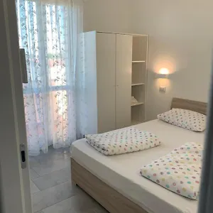 https://peschieraview-flat.hotelinveneto.com