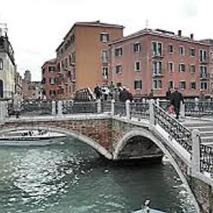 https://venice-garden-view-apartments.hotelinveneto.com